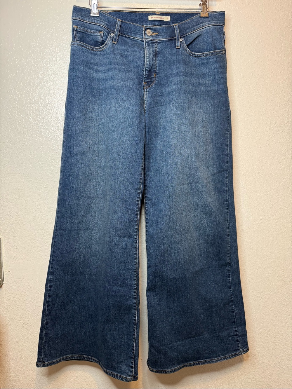 Levi Strauss Women’s 318 Shaping Wide Leg Jeans Blue Denim Whisker Wash Size 32